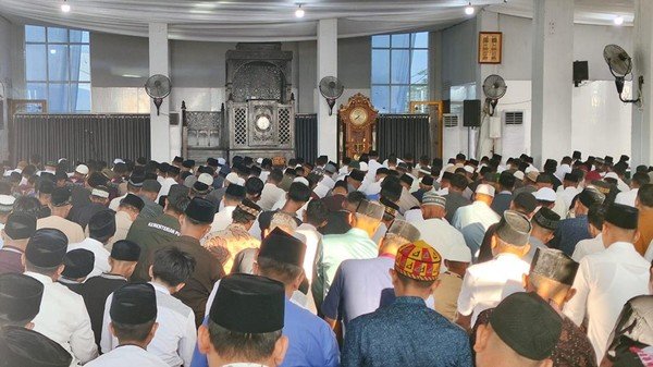 SOLIDARITAS! Presiden Prabowo Salat Id di Aceh, Wapres Gibran di Masjid Istiqlal