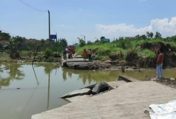 Imbas Tanggul Jebol, Jalur Penghubung Demak dan Grobogan Kini Tak Bisa Dilalui